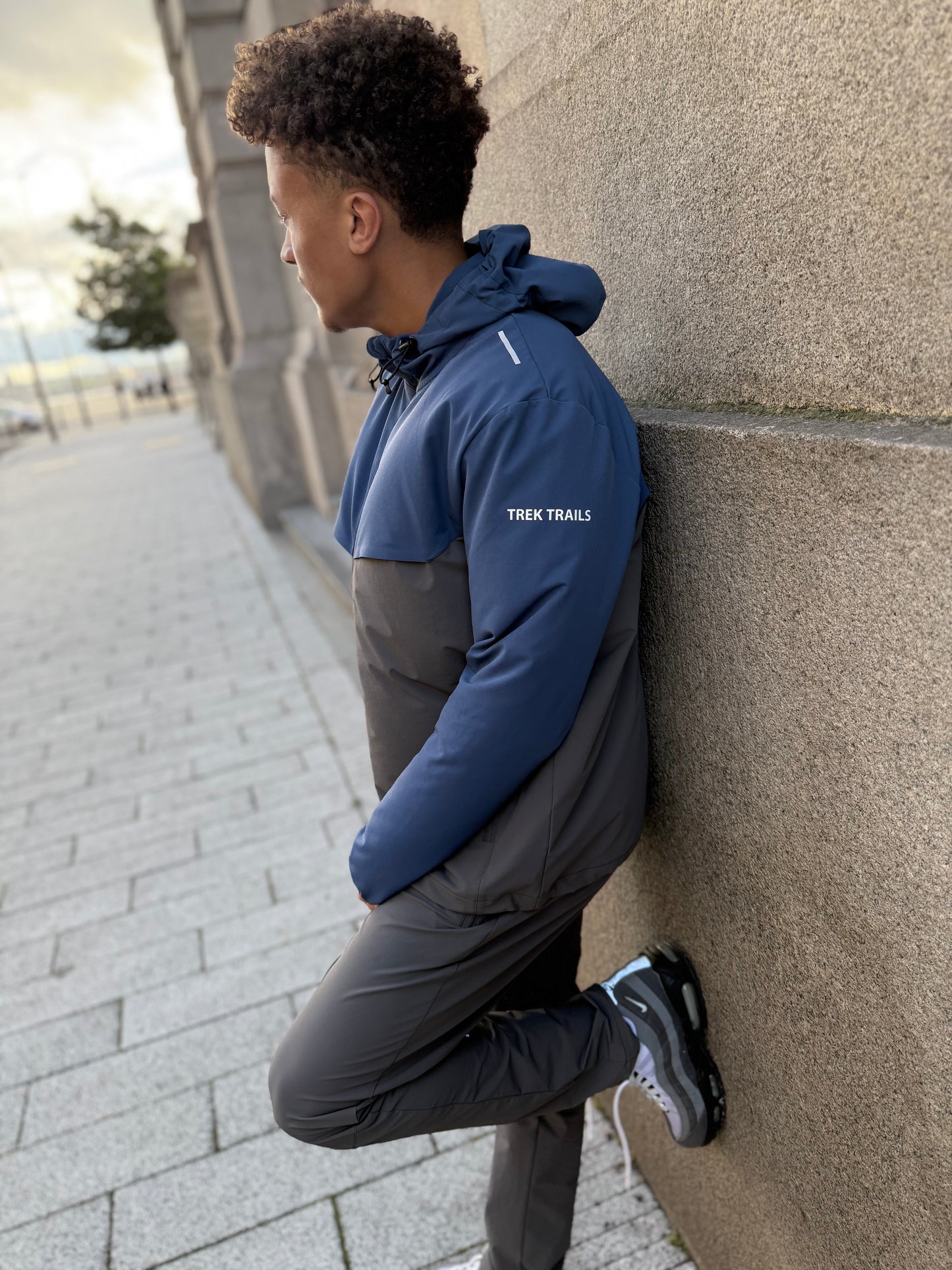 TRAIL - X Windbreaker Tidal Blue & Carbon Grey