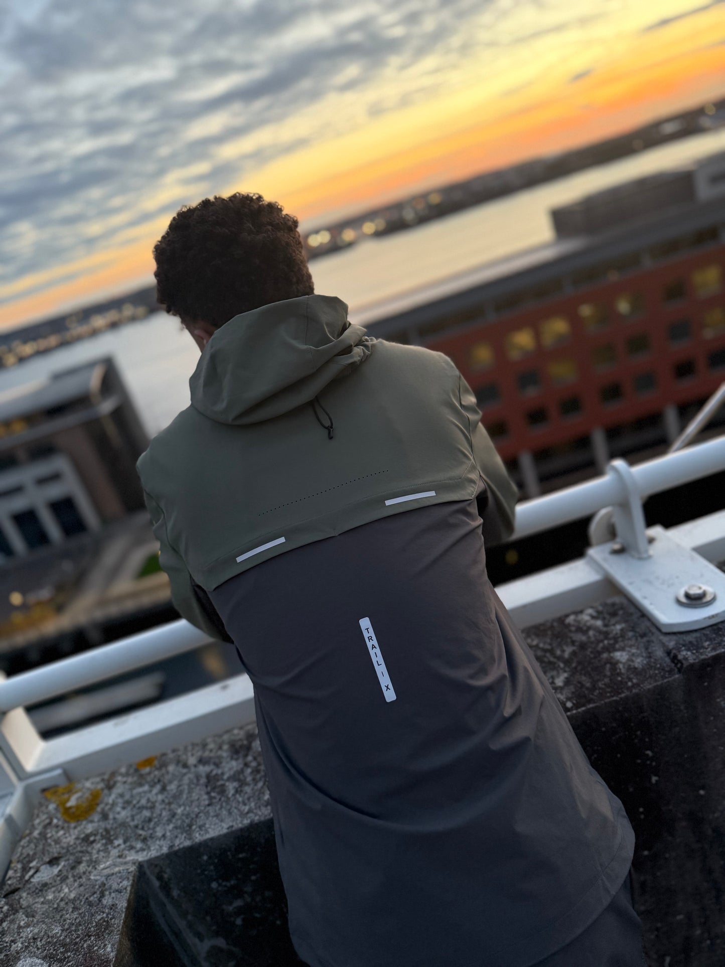 TRAIL - X Windbreaker Khaki & Carbon Grey
