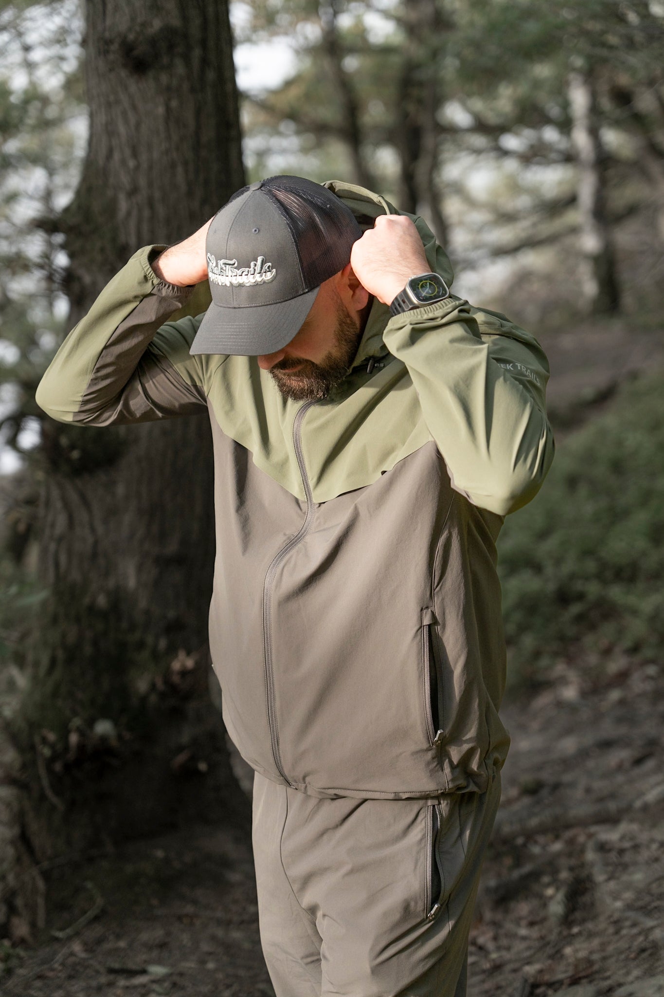 TRAIL - X Windbreaker Khaki & Carbon Grey