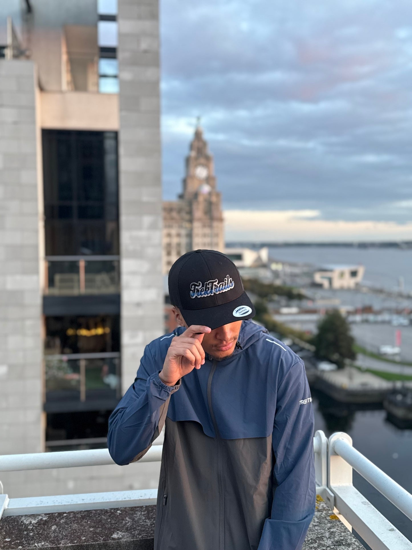 TRAIL - X Windbreaker Tidal Blue & Carbon Grey